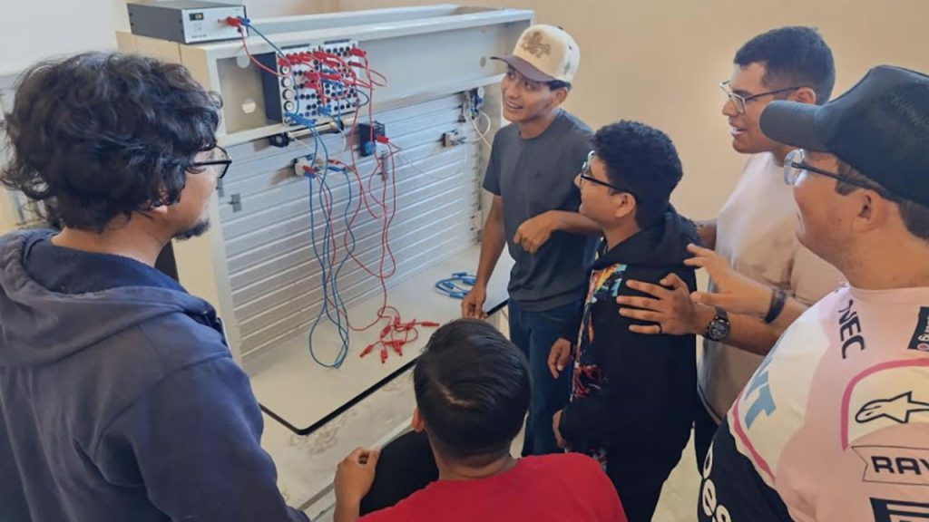 Estudiantes de la Universidad Politécnica de Victoria realizan prácticas en el CNAD Noreste